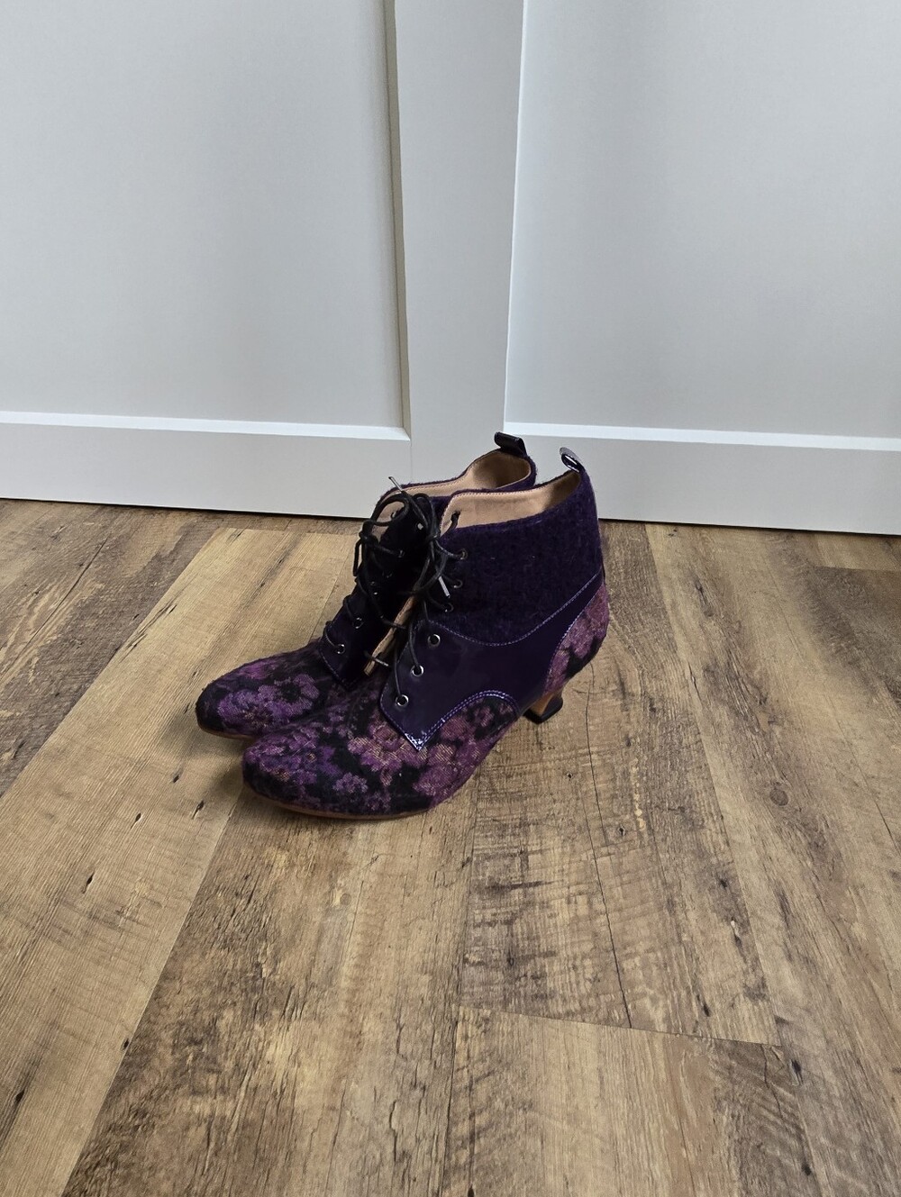 John Fluevog Wonder Iguazu Purple Patent /felt Floral Hardness Lace 8.5 Boot